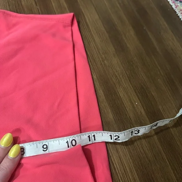 Lululemon Align High-Rise Crop 23"
Lip Gloss
W6BGLS
Double lined
Size 10 - Picture 7 of 8